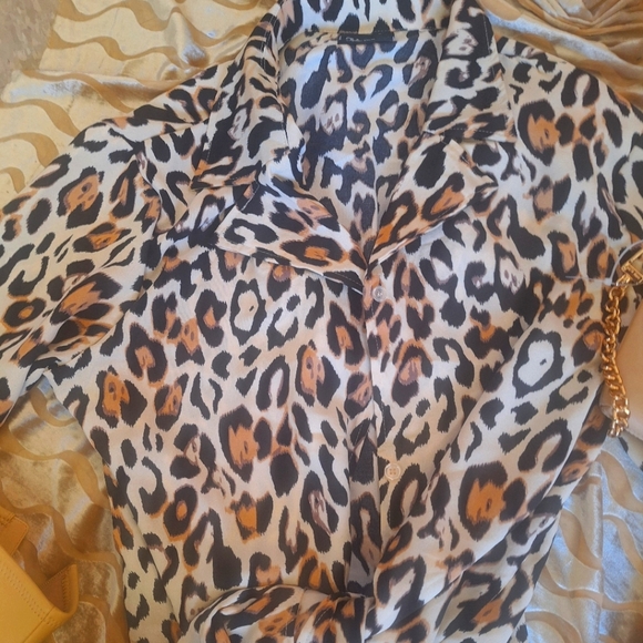 XL Animal Print Shirt that Ties - Picture 2 of 2